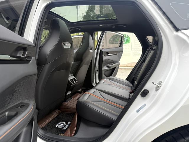 Changan UNI-V 2024 1.5T Premium Edition Used Car for Sale in Ghana -u22928640 | ZEEX AUTO