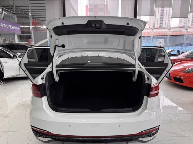 SAIC Volkswagen Lavida 2024 1.5L Automatic Starry Sky 5 Million Edition Used Car for Sale in Ghana -u22833501 | ZEEX AUTO