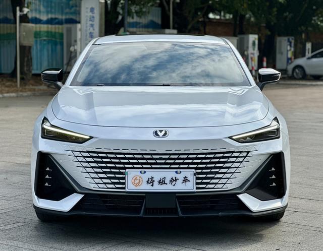 Changan UNI-V 2023 1.5T Premium Edition Used Car for Sale in Ghana -u22128511 | ZEEX AUTO