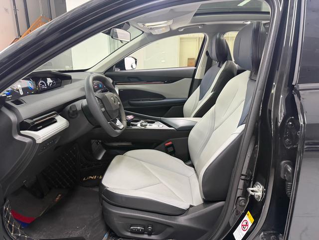 Changan UNI-V iDD 2023 Model iDD 113km Smart Cool Version Used Car for Sale in Ghana -u22550603 | ZEEX AUTO
