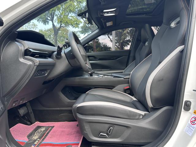 Changan UNI-V 2023 1.5T Premium Edition Used Car for Sale in Ghana -u22128511 | ZEEX AUTO