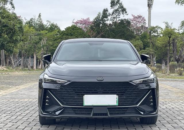 Changan UNI-V iDD 2023 Model iDD 113km Intelligent Fun Version (Quick Edition) Used Car for Sale in Ghana -u22801927 | ZEEX AUTO