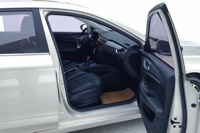Roewe i5 2020 Model 1.5L Automatic 4G Connected Premium Flagship Edition -u22758958 | ZEEX AUTO