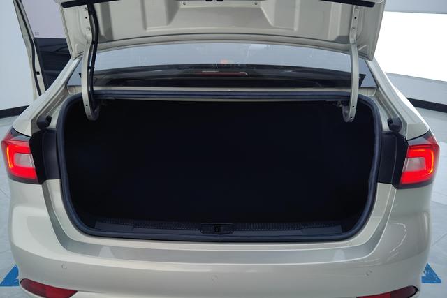 Roewe i5 2020 Model 1.5L Automatic 4G Connected Premium Flagship Edition -u22758958 | ZEEX AUTO