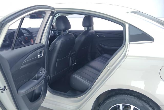 Roewe i5 2020 Model 1.5L Automatic 4G Connected Premium Flagship Edition -u22758958 | ZEEX AUTO
