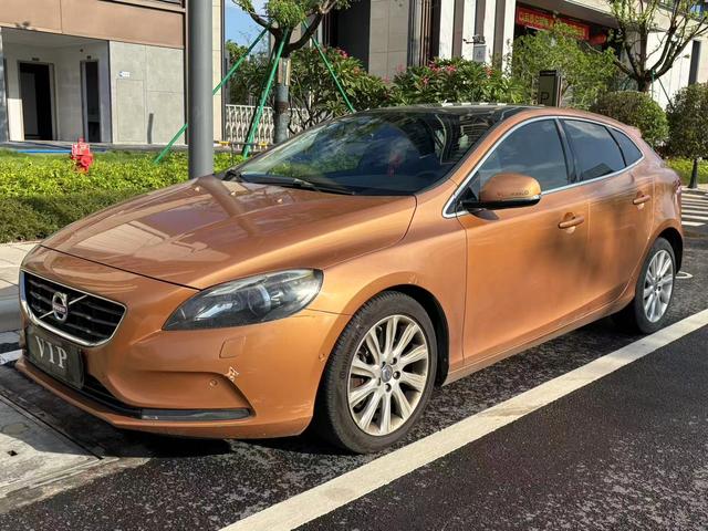 Volvo V40 2014 Model 2.0T Elegant Version -u20617777 | ZEEX AUTO