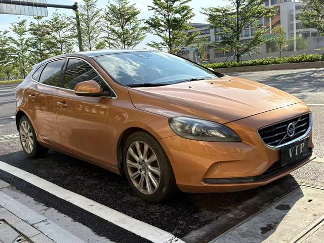 Volvo V40 2014 Model 2.0T Elegant Version -u20617777 | ZEEX AUTO