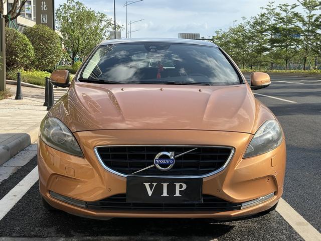 Volvo V40 2014 Model 2.0T Elegant Version -u20617777 | ZEEX AUTO