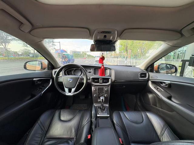 Volvo V40 2014 Model 2.0T Elegant Version -u20617777 | ZEEX AUTO
