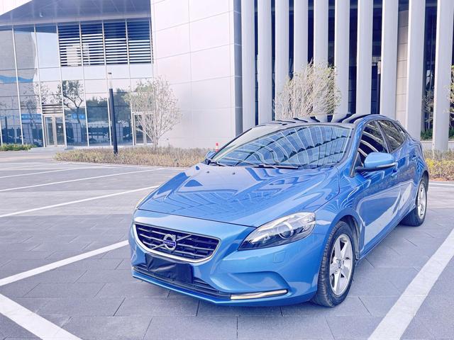Volvo V40 2017 Model T3 Smart Edition -u22390183 | ZEEX AUTO