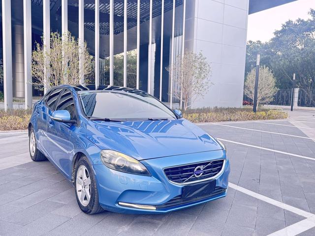 Volvo V40 2017 Model T3 Smart Edition -u22390183 | ZEEX AUTO