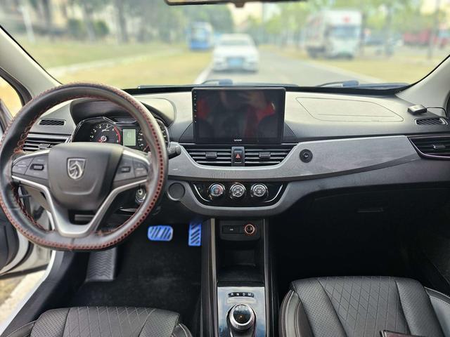 SAIC-GM-Wuling Baojun 310W 2018 1.5L Automatic Luxury Edition (National V) -u21716739 | ZEEX AUTO