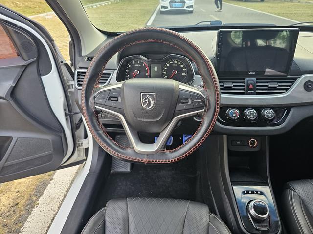 SAIC-GM-Wuling Baojun 310W 2018 1.5L Automatic Luxury Edition (National V) -u21716739 | ZEEX AUTO