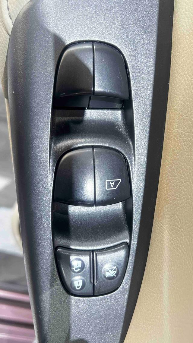Dongfeng Nissan Sylphy 2018 1.6XV CVT Premium Edition -u22840103 | ZEEX AUTO