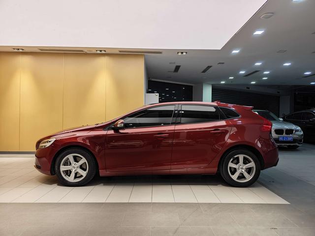 Volvo V40 2018 T3 -u22532787 | ZEEX AUTO