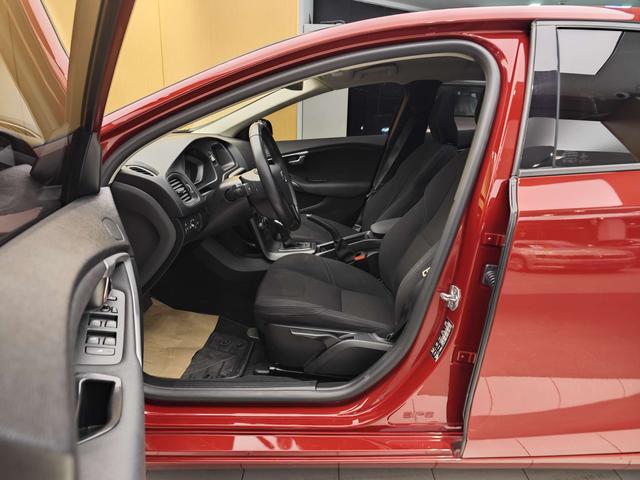 Volvo V40 2018 T3 -u22532787 | ZEEX AUTO