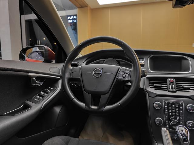 Volvo V40 2018 T3 -u22532787 | ZEEX AUTO