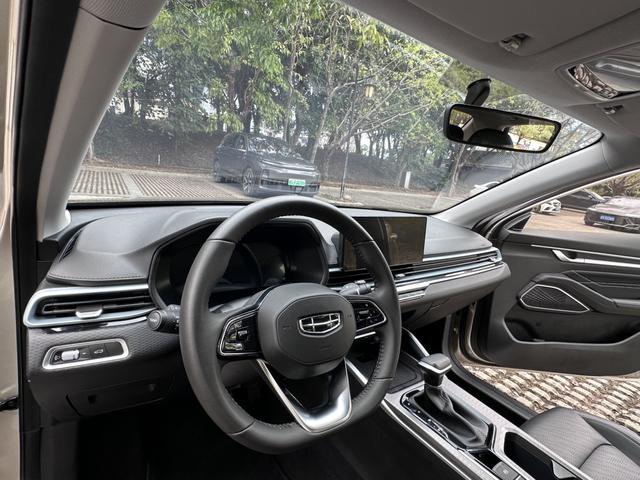 Geely Emgrand 2022 4th Generation 1.5L CVT Premium Model -u22948530 | ZEEX AUTO