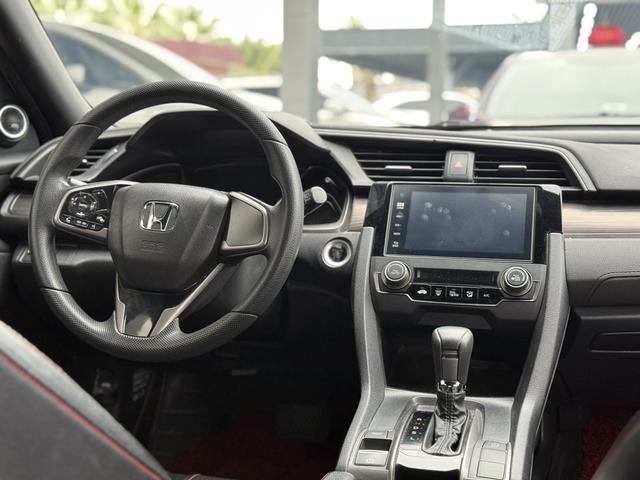 Dongfeng Honda Civic 2020 HATCHBACK 220TURBO CVT Sharp Control Edition Used Car for Sale in Ghana -u22935315 | ZEEX AUTO