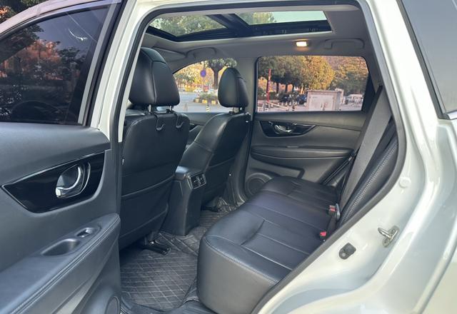 Dongfeng Nissan X-Trail 2021 2.0L XL Premium CVT 2WD Smart Connect Premium Edition Used Car for Sale in Ghana -u23033451 | ZEEX AUTO