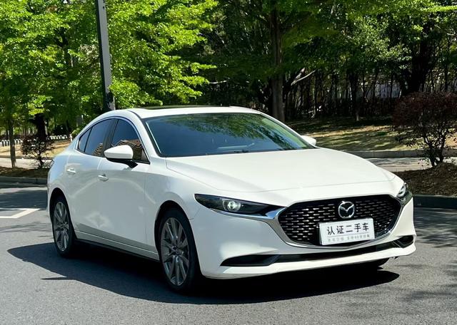Mazda 3 Axela 2023 2.0L Automatic Zhixuan Edition Used Car for Sale in Ghana -u23053793 | ZEEX AUTO