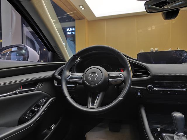 Mazda Mazda3 Axela 2022 2.0L Automatic Zhiya Edition Used Car for Sale in Ghana -u22962826 | ZEEX AUTO