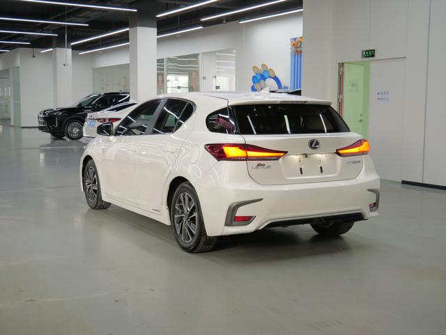 Lexus CT 2017 CT200h Elite Edition (Monochrome) Used Car for Sale in Ghana -u22836674 | ZEEX AUTO