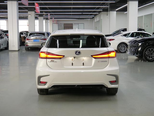 Lexus CT 2017 CT200h Elite Edition (Monochrome) Used Car for Sale in Ghana -u22836674 | ZEEX AUTO