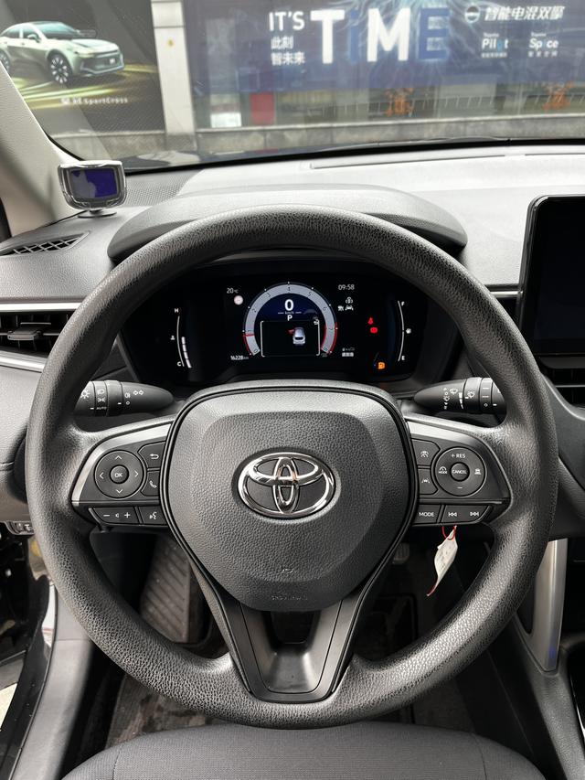 FAW Toyota Corolla Cross 2023 2.0L CVT Pioneer Edition Used Car for Sale in Ghana -u22864023 | ZEEX AUTO