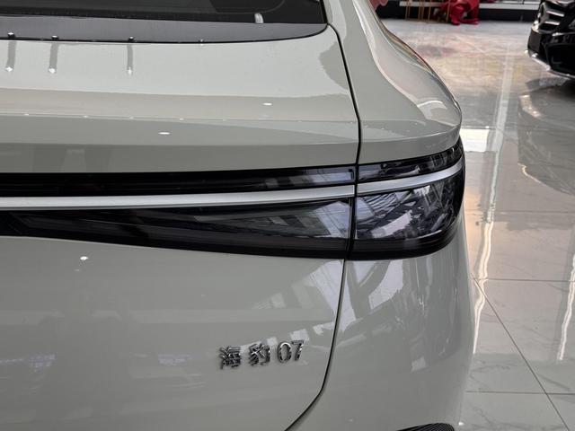 BYD Seal 07DM 2024 DM-i 70KM Elite Edition Used Car for Sale in Ghana -u22912412 | ZEEX AUTO