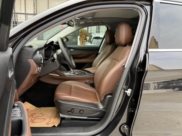 Alfa Romeo Stelvio 2017 Model 2.0T 200HP Luxury Version Used Car for Sale in Ghana -u22991291 | ZEEX AUTO