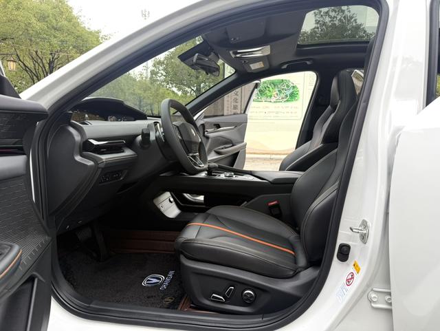 Changan UNI-V 2024 1.5T Premium Edition Used Car for Sale in Ghana -u22928640 | ZEEX AUTO